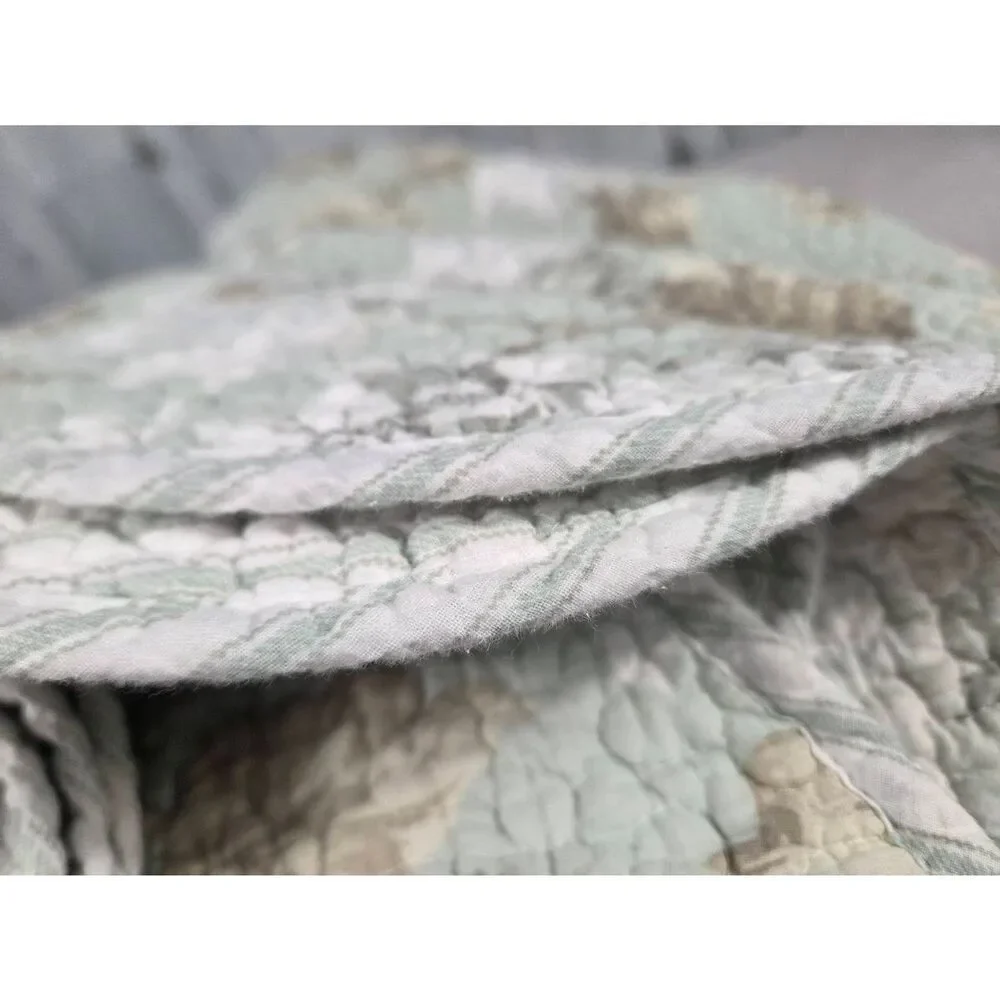 Raymond Waites Floral Quilted Comforter Full/Queen